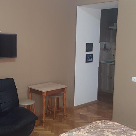 Apartment Izabella Тбилиси Стая снимка
