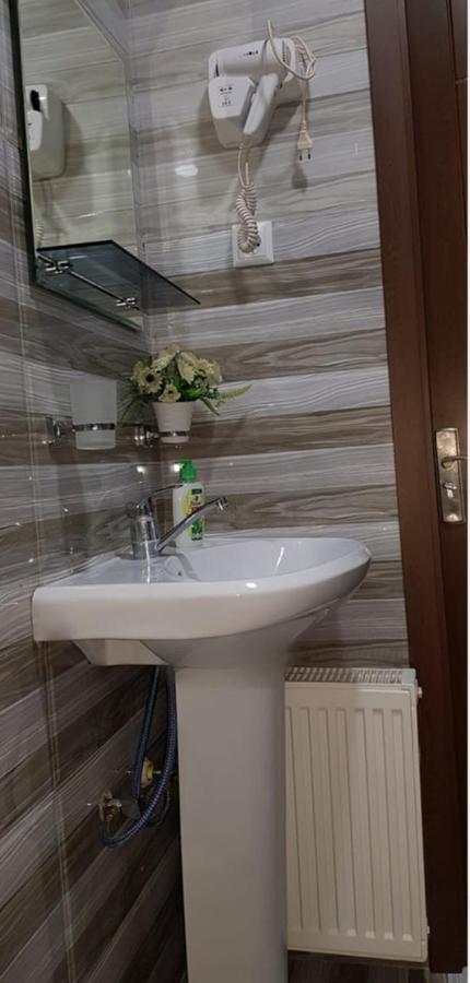 Apartment Izabella Тбилиси Екстериор снимка